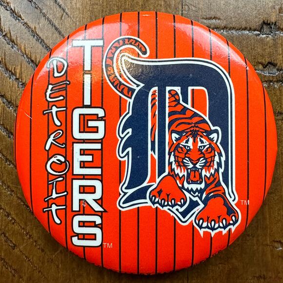 Vintage MLB Detroit Tigers Pinback 80's Old English Pinstripe Graphics Button - Picture 1 of 3